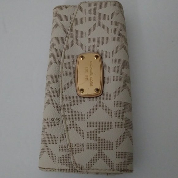 Michael Kors Jet Set Travel Large Trifold Leather/PVC Wallet - Picture 11 of 13